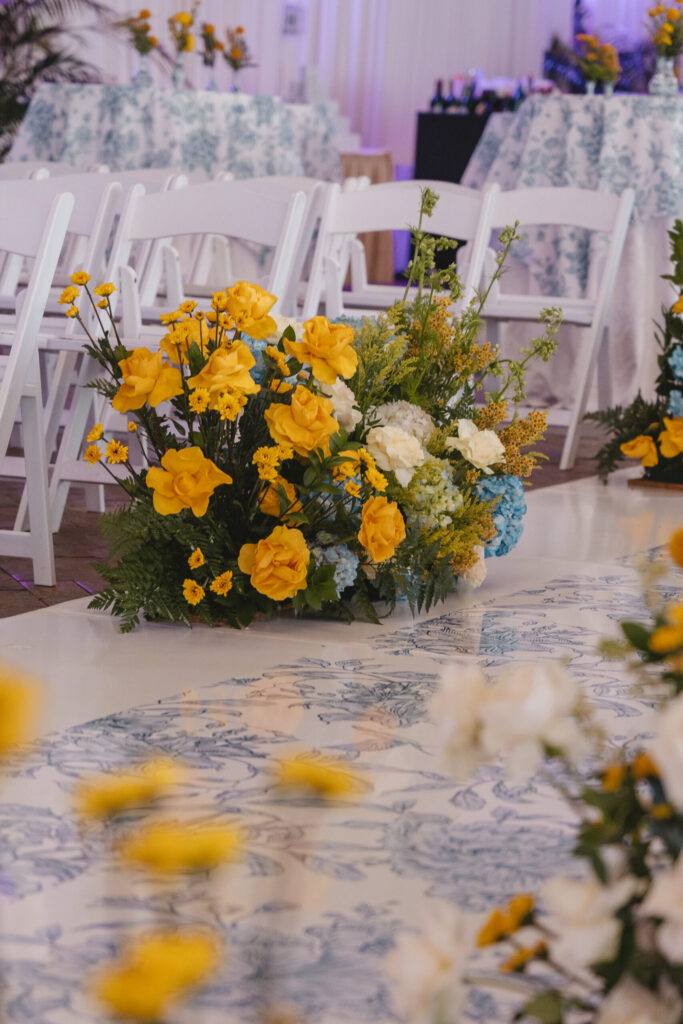 Entrance/Aisle Decor