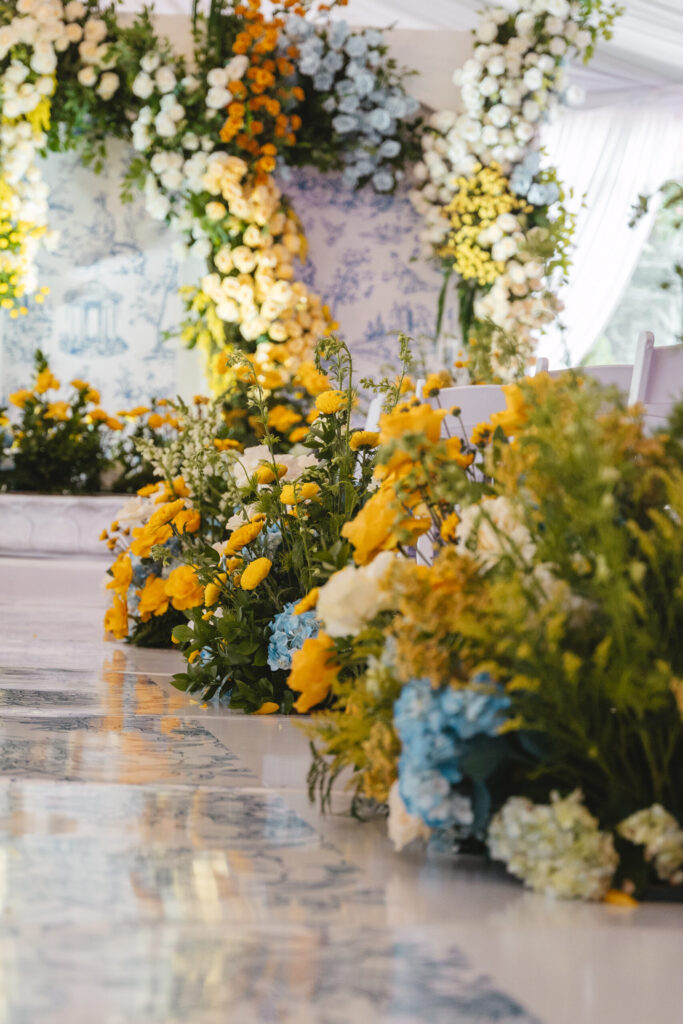 Entrance/Aisle Decor